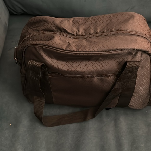 Thirty one retired All in tote duffle weekender, black, with shoulder strap NWOT - Picture 3 of 6